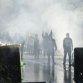 Haos u Tirani ekspalitao: Demonstranti pale sve pred sobom; Policija hapsi, ima povređenih FOTO/VIDEO