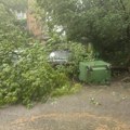 Kataklizma i haos! Posledice nevremena u Kruševcu: Olujno nevreme čupalo drveće, uništeni automobili i crepovi sa kuća…