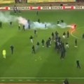 Haos na Poljudu! Torcida probila ogradu i upala na teren posle meča Dinama i Hajduka - ružne scene obilaze Evropu (video)