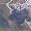 Pogođeno direktno u metu, vatra i dim kuljaju na sve strane! Rusi naneli žestok udar Ukrajincima, isplivao snimak (video)