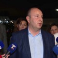 Đurić kaže da porodice stradalih ne podržavaju proteste, SSP poziva SNS da prestane da ih zloupotrebljava