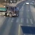 Horor scena na putu Kamion pregazio biciklistu, ono što se zatim desilo je šok nad šokovima! (video)