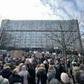 Protest ispred Ministarstva prosvete: Studenti i penzioneri došli zaedno do Nemanjine gde su ih dočekali prosvetari