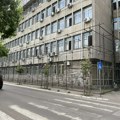 Skela kod zgrade PIO fonda u Nišu stoji godinama, iz RFZO-a bez odgovora