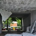 Urušio se deo plafona sa zgrade na Novom Beogradu: Incident se dogodio nedaleko od vrtića (Foto)
