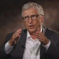 Bill Gates upire prstom na Maska: Najbogatiji čovek sveta ubija najsiromašniju decu sveta