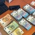(Foto) Makedonac pun skrivenih para pokušao da pređe granicu: Uhapšen nakon što je u sedištima golfa pronađeno skoro 40.000…