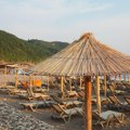 Srpkinja otišla u Crnu Goru pa se zaprepastila kad su joj rekli koliko mora da plati ležaljku: "Ja da imam toliko para ne bih…