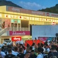 MUP:Policijski službenici rade na identifikaciji građana koji su probili kordon policije u Užicu