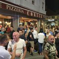 Skup podrške vlasniku razlupanog lokala u Valjevu, čeka se u redu za kafu u „Korneru“