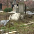 Srbi na Zadušnice obišli groblje u južnom delu Kosovske Mitrovice