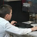 Naučnici smislili kako da zadrže pažnju tinejdžera tokom onlajn časa