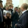 (Video) Putin u centru skandala: Izašao pred "obožavaoce", a onda ga odao telohranitelj: Jedna reč razotkrila prevaru Rusije