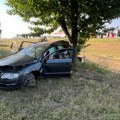 Borba za živote posle jezivog udesa kod Šida: Muškarac ima moždano krvarenje i prelome, žena hitno operisana, automobil probio…