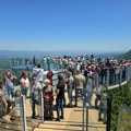 Više od 3.000 posetilaca na vidikovcu na Kablaru tokom prvog vikenda rada