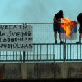 (Video) Novi incident u Hrvatskoj: Zastava Republike Srbije spaljena kod Otočca