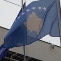 Nove zastave u dvorištu zgrade opštine u severnoj Mitrovici