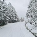 Spisak neprohodnih i puteva na kojima ima snega