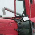 Jeziva nesreća na autoputu Miloš Veliki: Smrskan kamion preleteo preko ograde u suprotnu traku