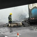 Zamalo izbegnuta tragedija u Republici Srpskoj: Kamion se zakucao u kamion na pumpi, pa izbio veliki požar VIDEO