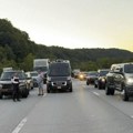 Pucnjava na auto-putu u Americi: Nekoliko osoba upucano - u toku potraga za napadačem (foto/video)