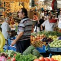 Cene na pijaci u Grčkoj već šokirale Srbe - videli koliko koštaju jaja, pasulj, jagode i hobotnica, pa se uhvatili za glavu