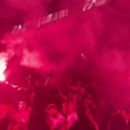 Gori Arena posle pobede Janičića: Srbi popalili baklje i ovacijama ispratili brutalno prebijanje Bojkovića