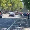 (Video): Ovako je izgledala potera za vozačem koji je napravio karambol u Takovskoj: Pet vozila sa rotacijom ga jurilo, četiri…