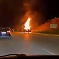 Drama Na Mišeluku, vatra progutala automobil: Vozilo u potpunosti izgorelo uprkos brzom dolasku vatrogasaca (video)