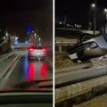 Stravičan snimak iz Novog Sada: Automobil završio na krovu, vrata otvorena, hauba demolirana