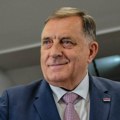 Dohvatio mikrofon, pa zapevao poznati hit: Pogledajte kako je Dodik slavio pobedu Siniše Karana (video)