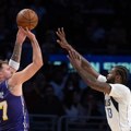 Dončić opet bez milosti prema Dalasu, Lejkersi spustili Denver na tabeli