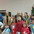Deca boraca i osobe sa invaliditetom dobili novogodišnje paketiće