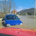 Drama kod Požege! Stariji par ostao zaglavljen u potopljenom vozilu usled poplava
