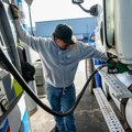 Inflacija u SAD ubrzava kako rastu cene benzina, stanarina i hrane