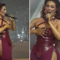 Senida doživela neviđeni peh: Grudi zamalo ispale iz korseta, saradnik trčao da je zakloni od publike (video)