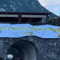 Uvredljivi transparenti protiv Vučića u Cetinju, Kotoru i Tivtu