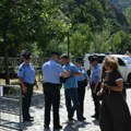 (Foto) Kosovska policija pretresala vernike na liturgiji u manastiru kod Prizrena