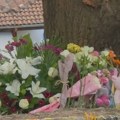 Kraljevčani od juče pale sveće na mestu pogibije devojčice