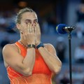 "Ne želim ovo da radim..." - Sabalenka u suzama! Jedva održala govor posle bolnog poraza u finalu! (video)