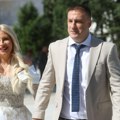 Dea Đurđević kasnila na venčanje u Hram Svetog Save, voditeljka u raskošnoj venčanici, sa torbicom od prirodnog cveća: Lazar u…