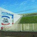 Sudar minibusa i teretnog voza u francuskom delu Eurotunela, 19 povređenih