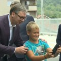 Vučiću se obratio Dečak iz publike: Mališan imao poseban poklon za predsednika (foto)