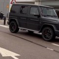 "To je traka za bogate" Mladić besnu mašinu vozi žutom trakom, ovako opravdava svoju bahatost (video)