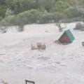 Poplave širom Crne Gore, voda prodrla u kuće i nosi objekte