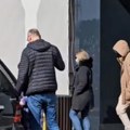 Prvi snimak suzane Jovanović nakon smrti supruga Skrhana bolom, ćerka jedva hoda od tuge (video)