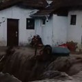 "Bože pomozi": Da li je ovo najstrašniji snimak nevremena u Srbiji? Kuća na ivici ambisa, uz nju pravi vodopad