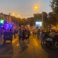 Protest ispred VJT u Beogradu zbog privođenja grupe studenata, blokirane ulice na više mesta u gradu