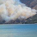 Veliki požar u Njivicama, ugroženje kuće i zgrade sa apartmanima