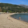 ‘Jeftinije mi je letovanje u Turskoj!’ Crnogorska realnost - Skupe plaže, prazni kafići i wc s all-inclusive narukvicom